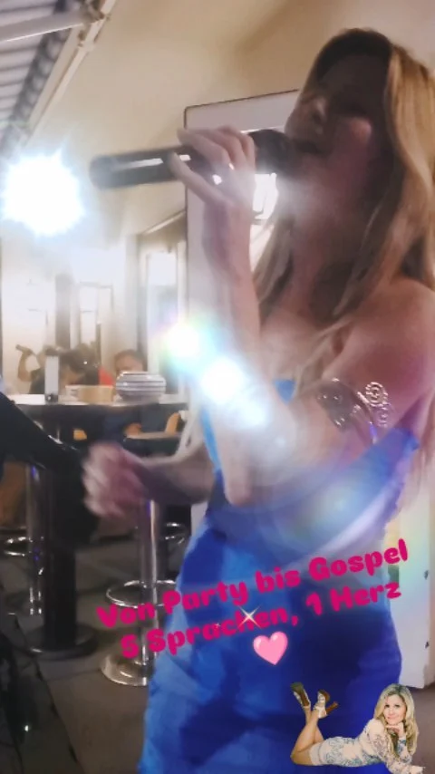 Ja, ich kann manchmal auch brav sein 😁😆🫶
Ein Tag voller Freude – gekrönt von einem Moment für die Seele 🫶🩷
.
#gospelmusic #schlager #latino #italiano #singerandsongwriter #cantantelatina
#howgreatthouart #carrieunderwood 💖